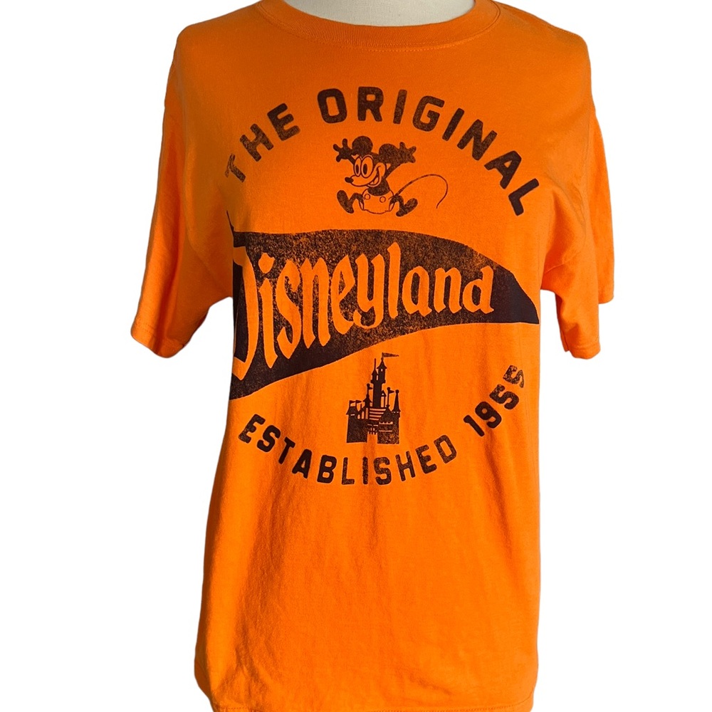Disneyland T-shirt in size medium 100 percent cotton authentic Disney merch - Picture 1 of 5